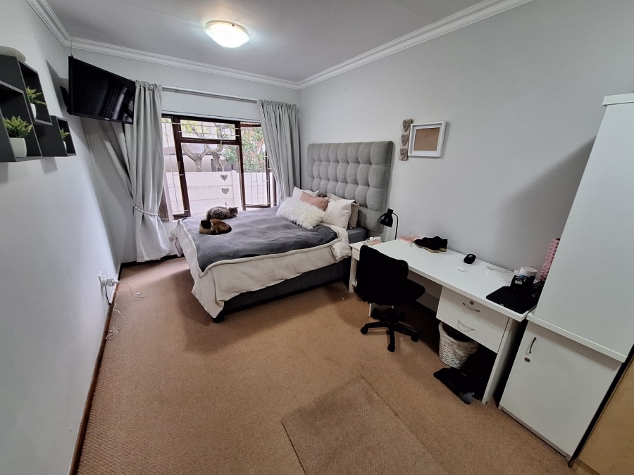 6 Bedroom Property for Sale in Bayview Western Cape